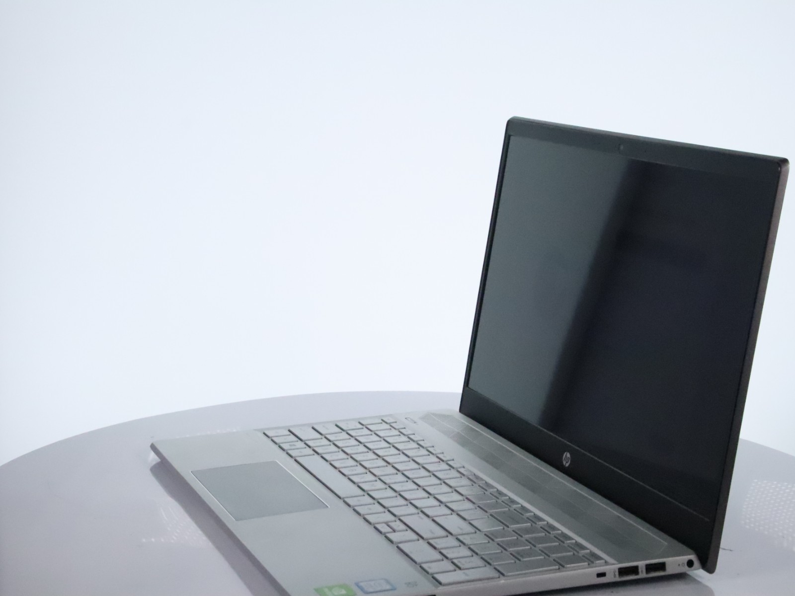 HP 15-CS2071NR Core i7-8565U 8GB RAM 256GB SSD Geforce MX250 W11P w/ 65W Adapter