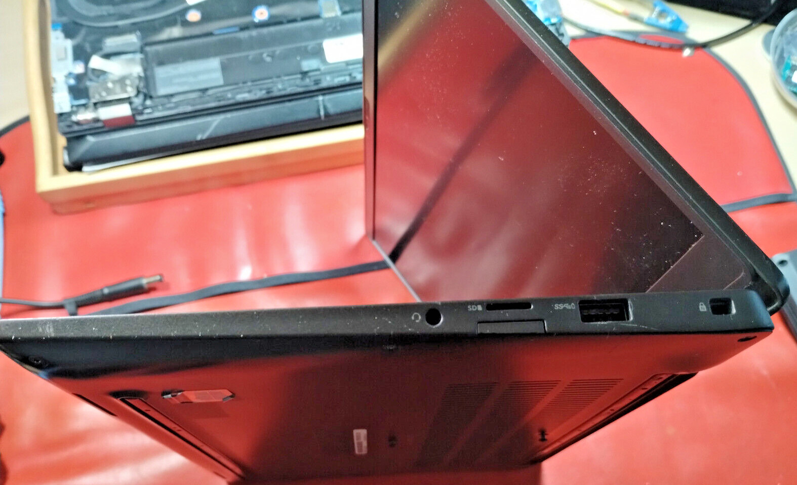 Dell 7300 13.3″_Screen & i7-8665U_CPU. Choose: 0/8/16GB_RAM or 0/256/512GB_SSD