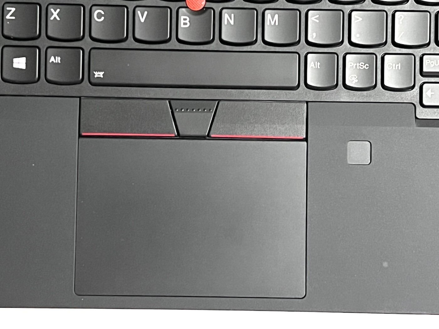 Lenovo T15 20S6-CT01WW Core i7-10510u 16GB 512GB 15.6″ – Warranty July 24