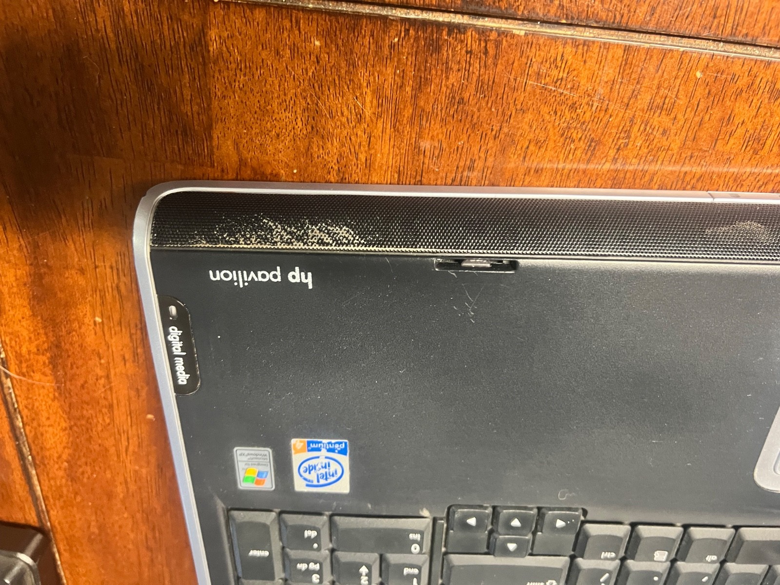 HP Pavilion zd7000 17in Intel P4 2.8GHz 512mb 80GB Win XP w/ Expansion Base