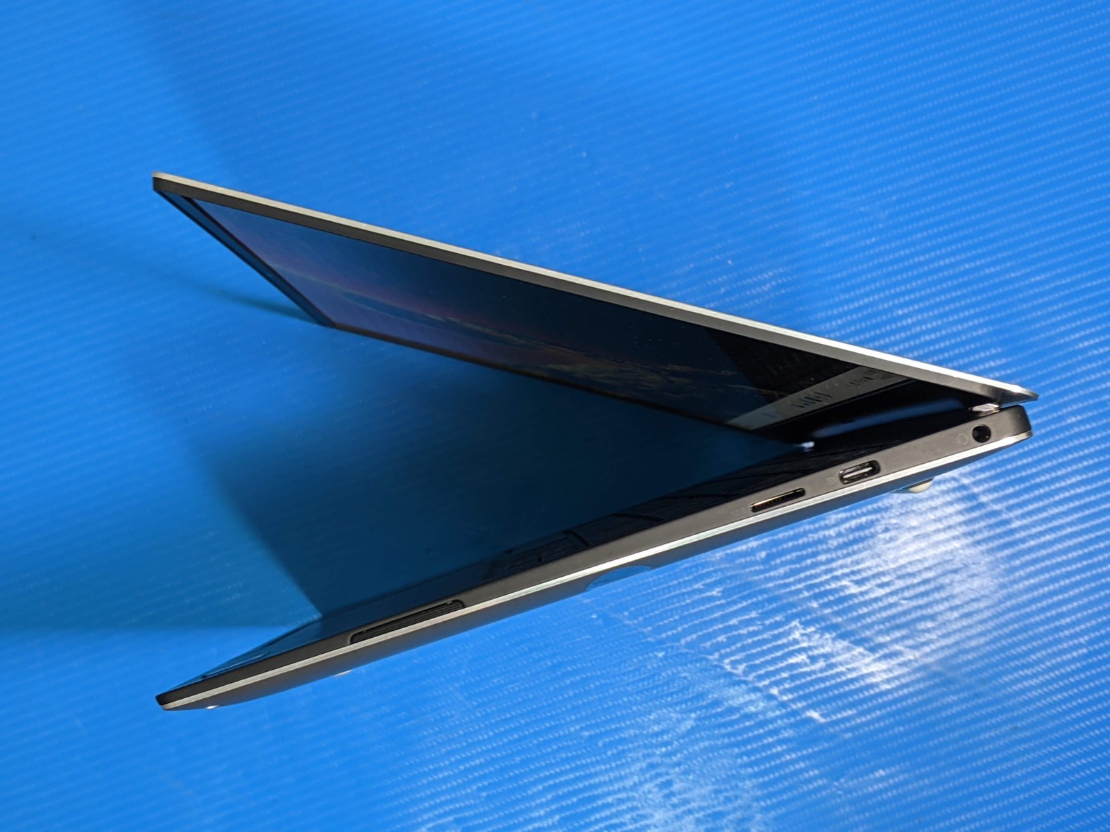 Dell XPS 13 9305 13.3″ FHD Intel i3-11th Gen 3GHz 8GB 256GB Win11Home +Charger
