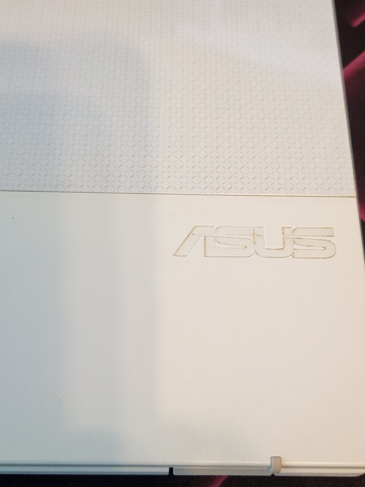 ASUS ImagineBook MJ401TA 14″ FHD Intel M3 8100Y, Pre-owned, Sleeve & 2 Chargers