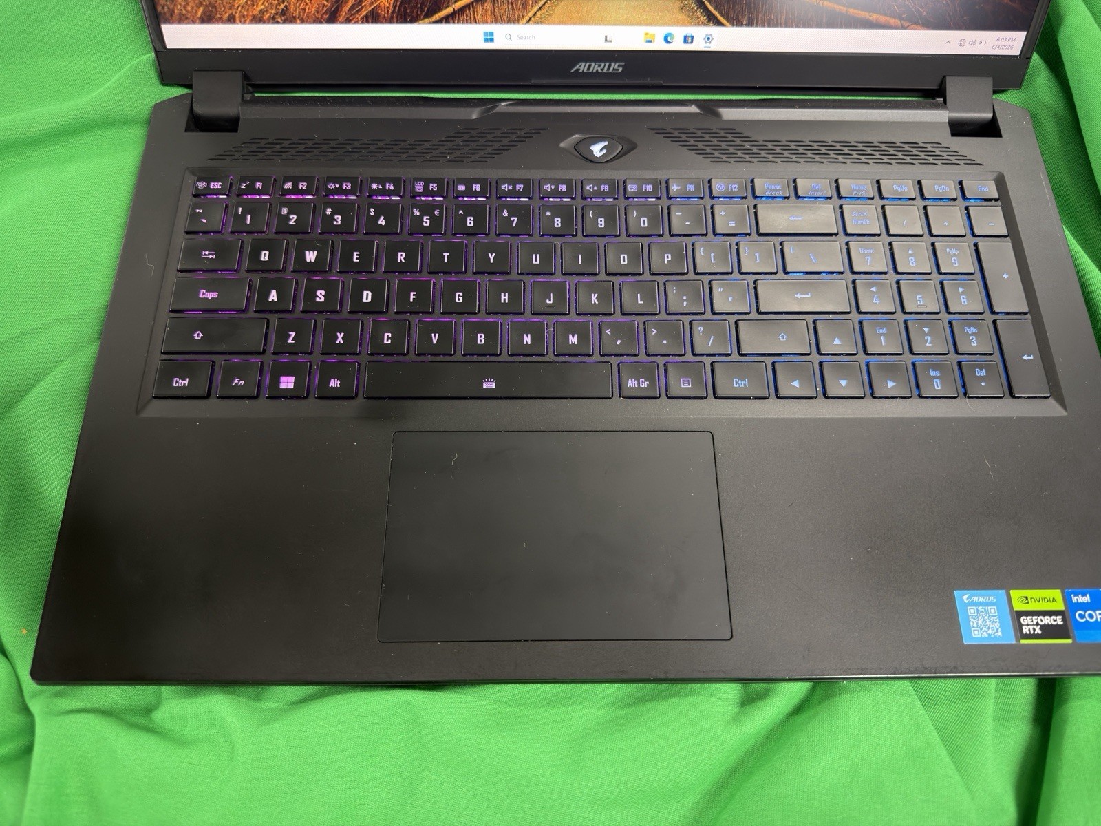 GIGABYTE AORUS 7 9KF-E3US513SH 17.3″ FHD RTX 4060 Laptop i5 16GB Win 11