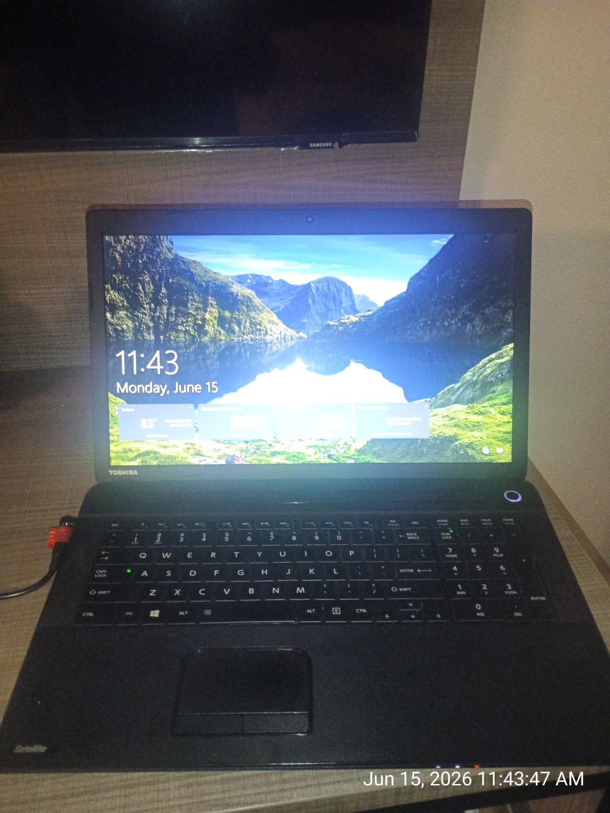 Toshiba 17’3 Satellite C75D Laptop 8Gb Ram,750Gb Drive ,DVD,WIFI,Win 10