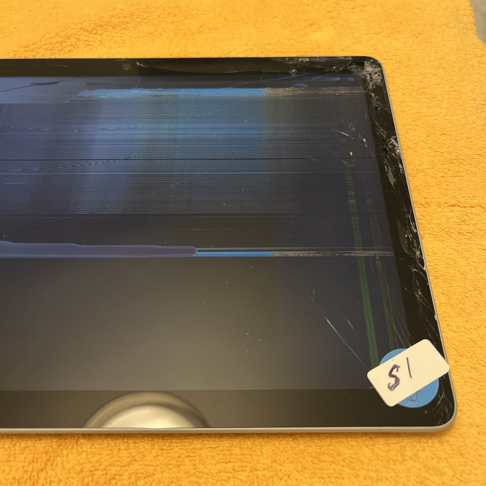 Microsoft Surface Go 2 1926 10.5″ 128 GB Broken Screen
