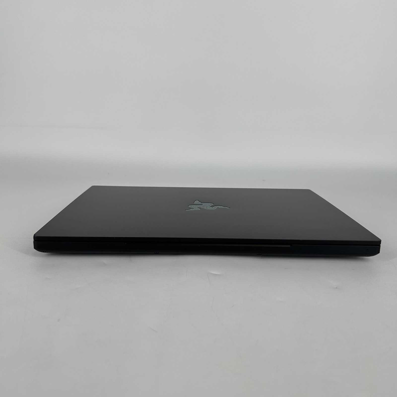 Razer Blade 14 240Hz QHD+ 4.0 GHz Ryzen 9 7940HS 16GB 1TB SSD RTX 4070 Good