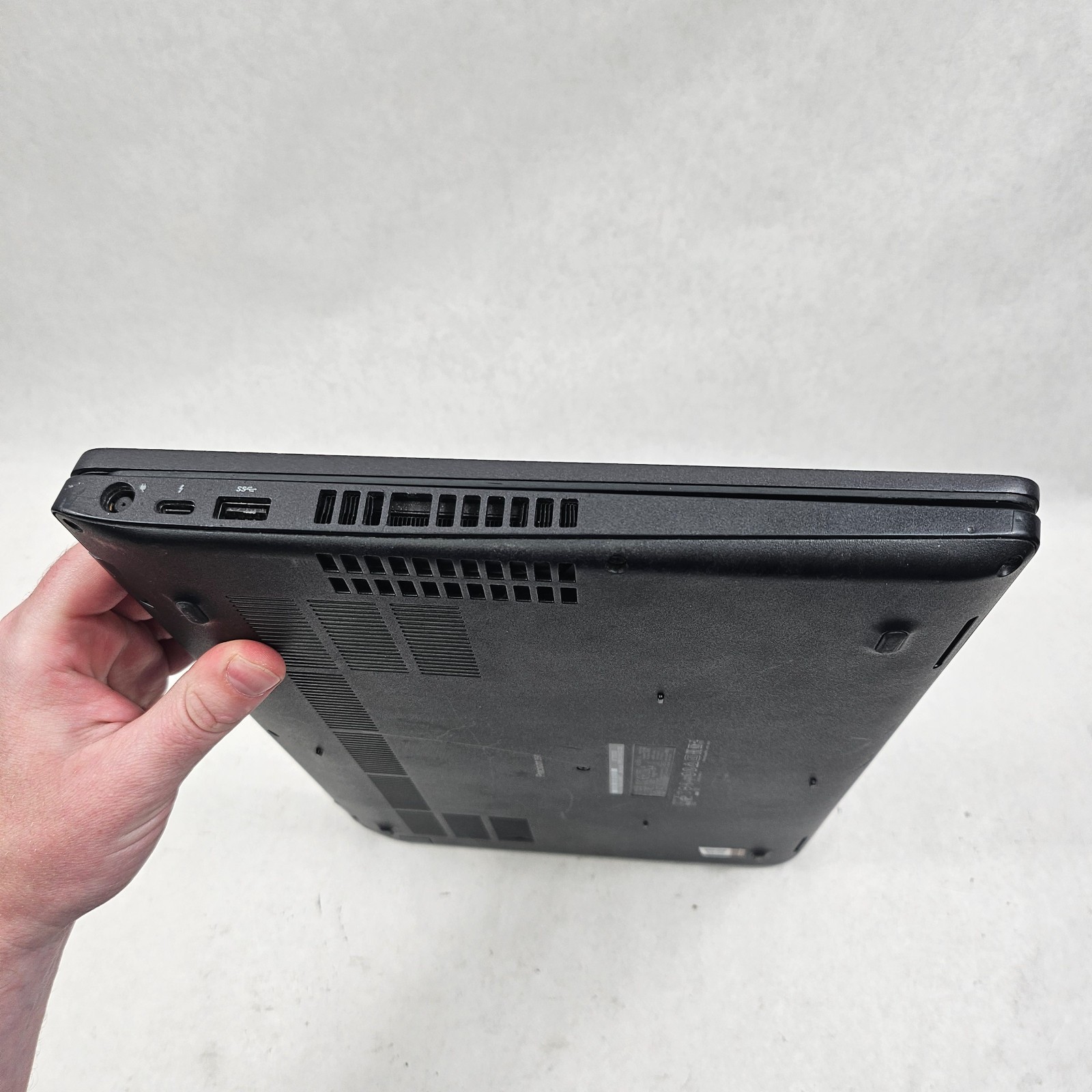 Dell Precision 3541 15.6″ Intel i7-9750H 16GB DDR4 512GB SSD Quadro P620 *Read