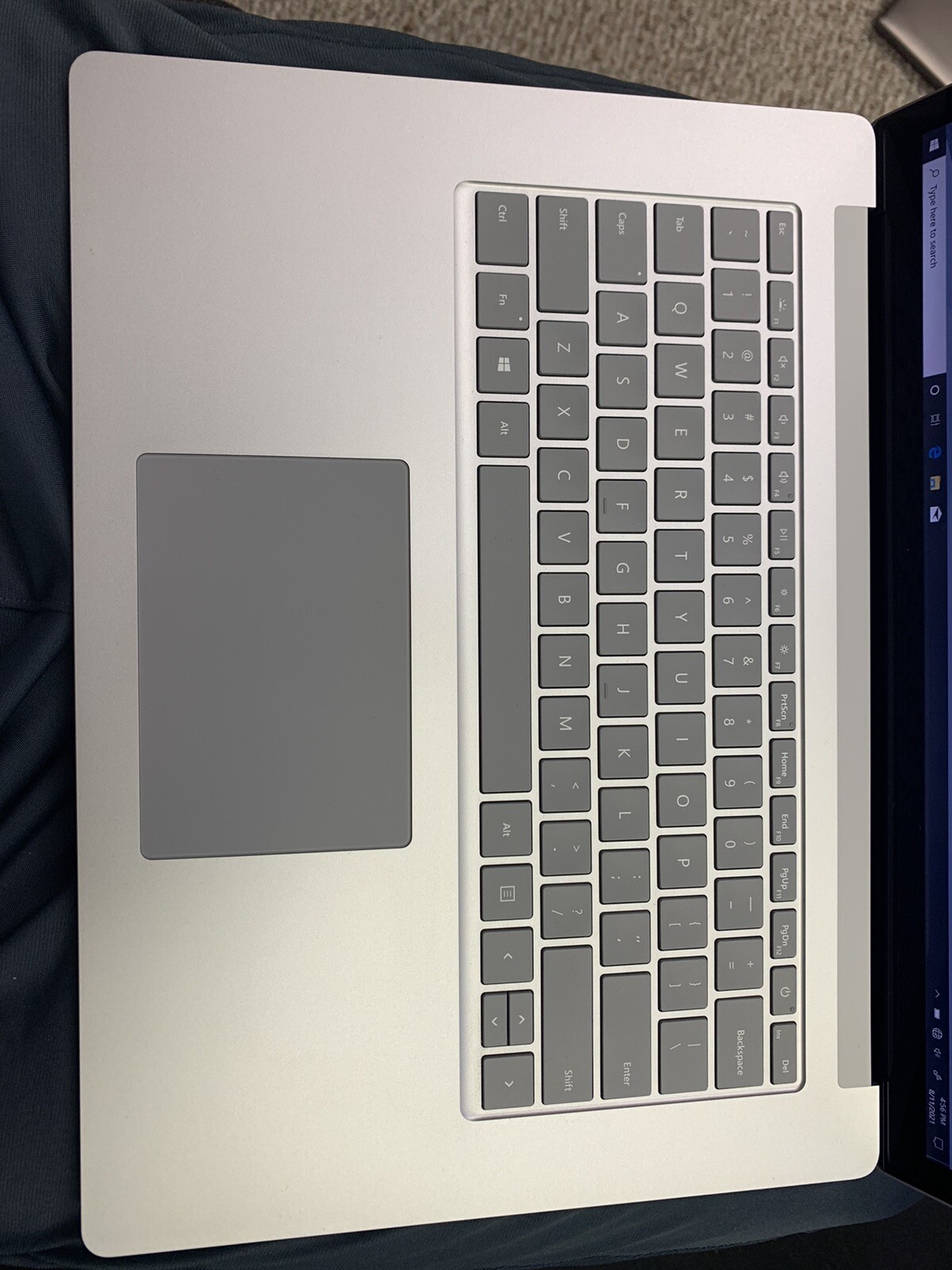 Microsoft Surface Laptop 3 w/Radeon Vega Mobile – 2.10 GHz / 8 GB / 128 GB SSD