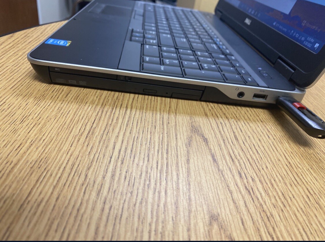 Dell Precision M2800 Laptop 2.7GHz i5-4310M 8GB 256GB SSD Webcam DVDRW