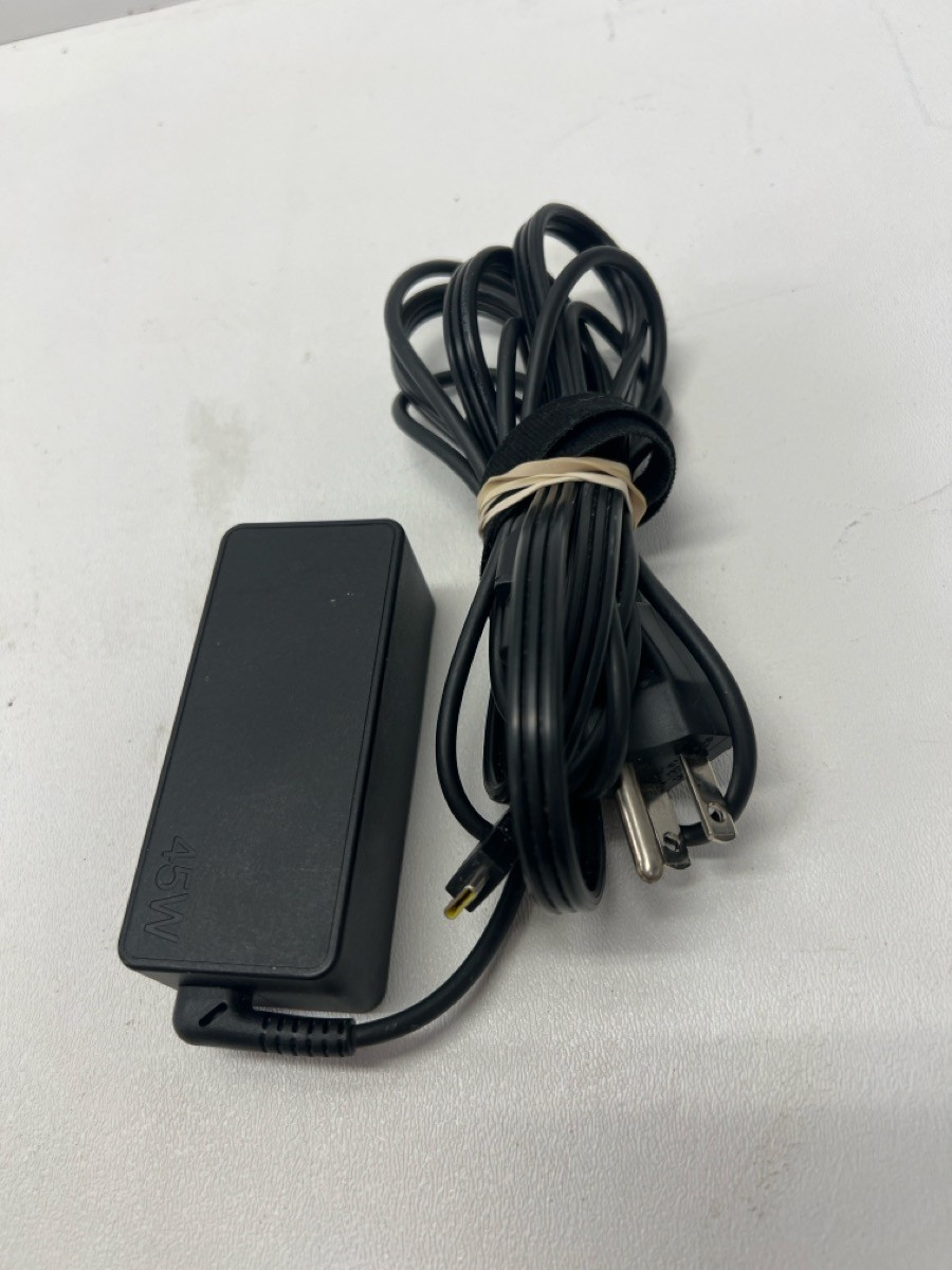 Win11 8GBRAM 12@2.1GHZ 256GBSSD Yoga Laptop With Charger (P09030018)