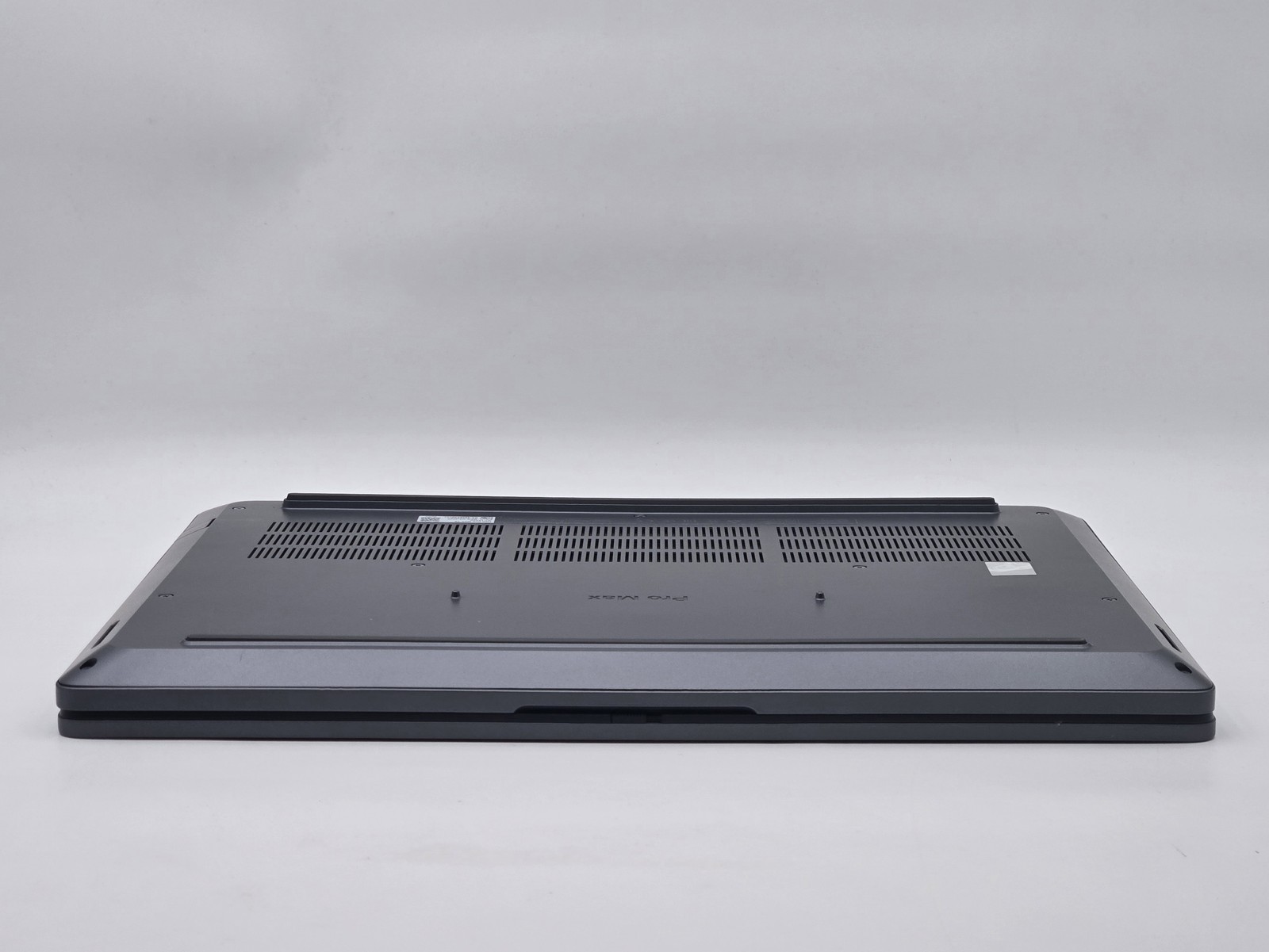 Dell Pro Max 16″ FHD+ Touch ULTRA 7 265H 512GB 32GB W11P RTX PRO 2000 Blackwell