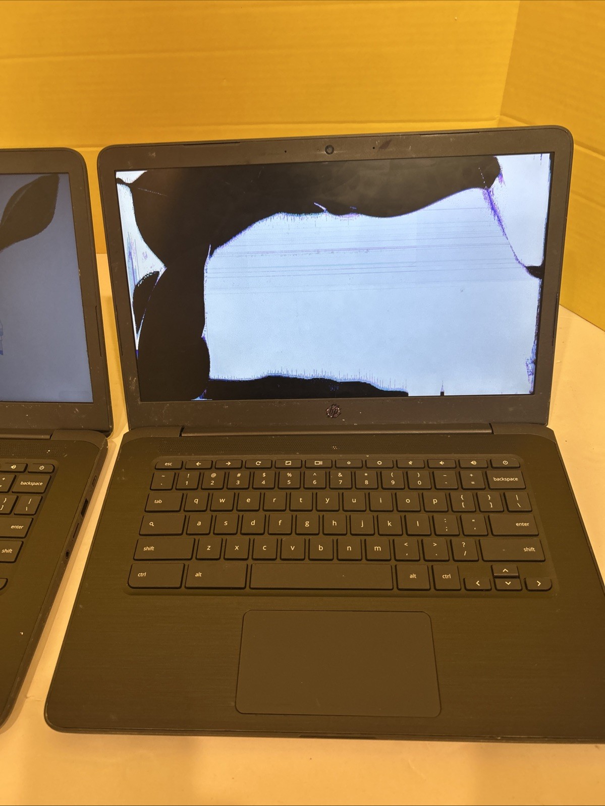 Lot of 2 HP Chromebook 14 G5 14″ For Parts Repair SCREEN