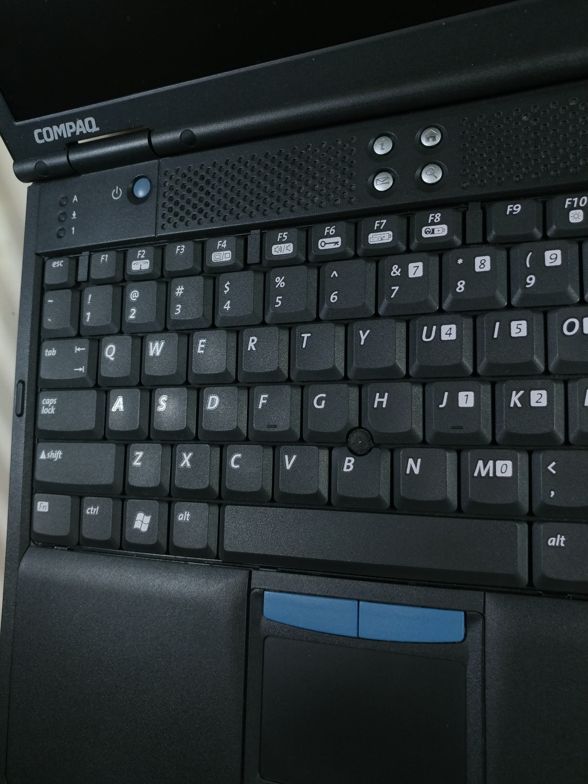 Vintage COMPAQ EVO N610C | PENTIUM 4 1MB RAM 40GB HDD | XP Boot | READ !!!