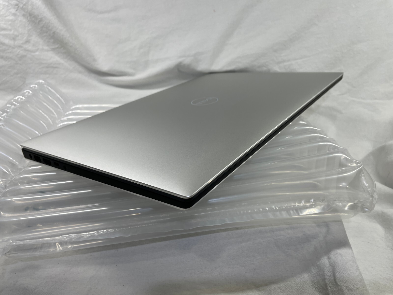 Dell XPS 15 7590 | i9-9980HK 2.4GHz | 4K OLED | 32GB | 2TB EVO+ | Grade A