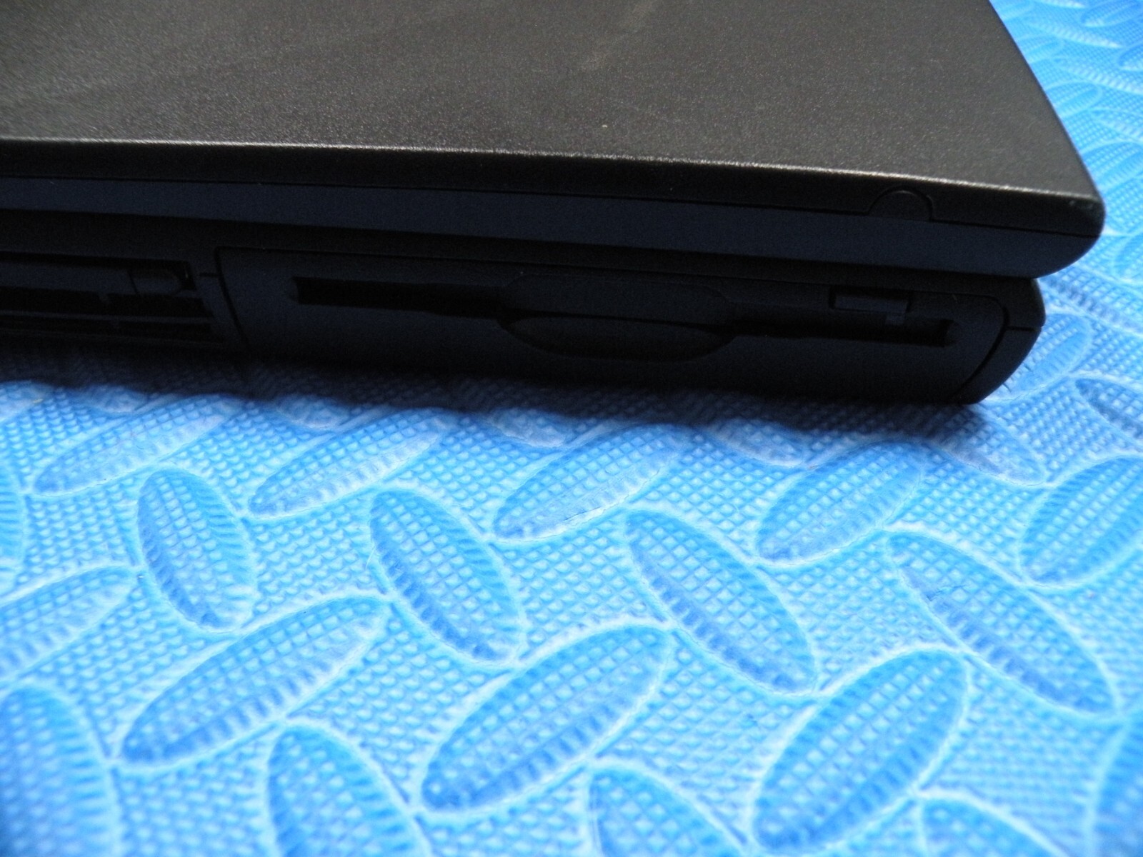 Dell Inspiron 2650 PP04L 1.80GHz 789MHz 256MB Ram 4GHD Laptop w/ Power Cord