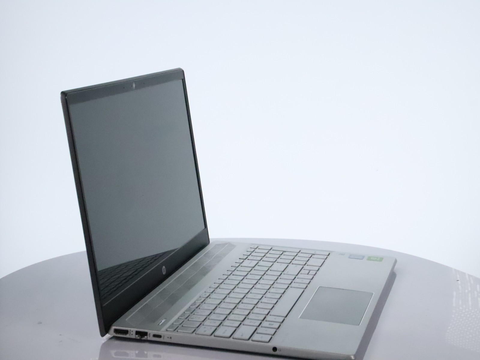 HP 15-CS2071NR Core i7-8565U 8GB RAM 256GB SSD Geforce MX250 W11P w/ 65W Adapter