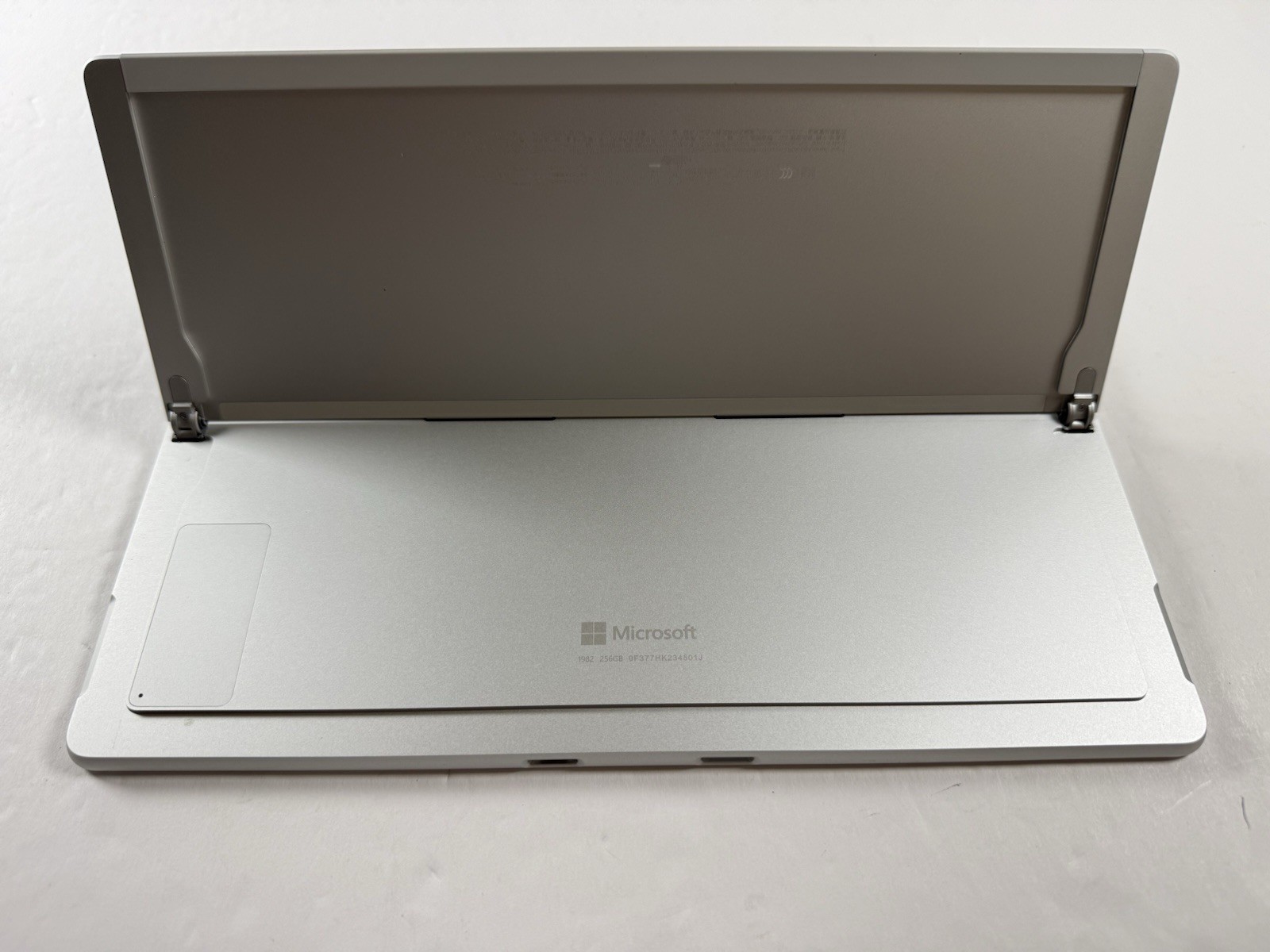 Microsoft Surface Pro 8 (1982) i5-1145G7 – 16GB RAM – 256GB 120Hz – Win 11 Pro