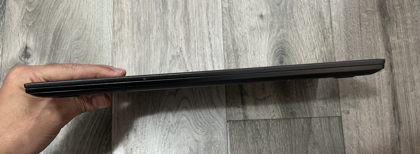 Lenovo Yoga 13.3” Touchscreen Laptop i7 8th Gen CPU 8GB 120GB SSD Win 11H + AC