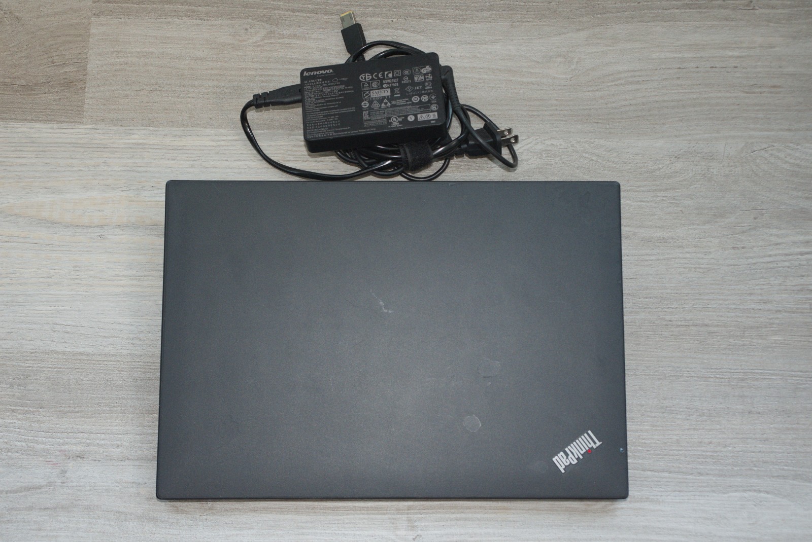 Thinkpad T470 i5 8gb 256gb SSD ZORIN OS Good Condition WITH CHARGER