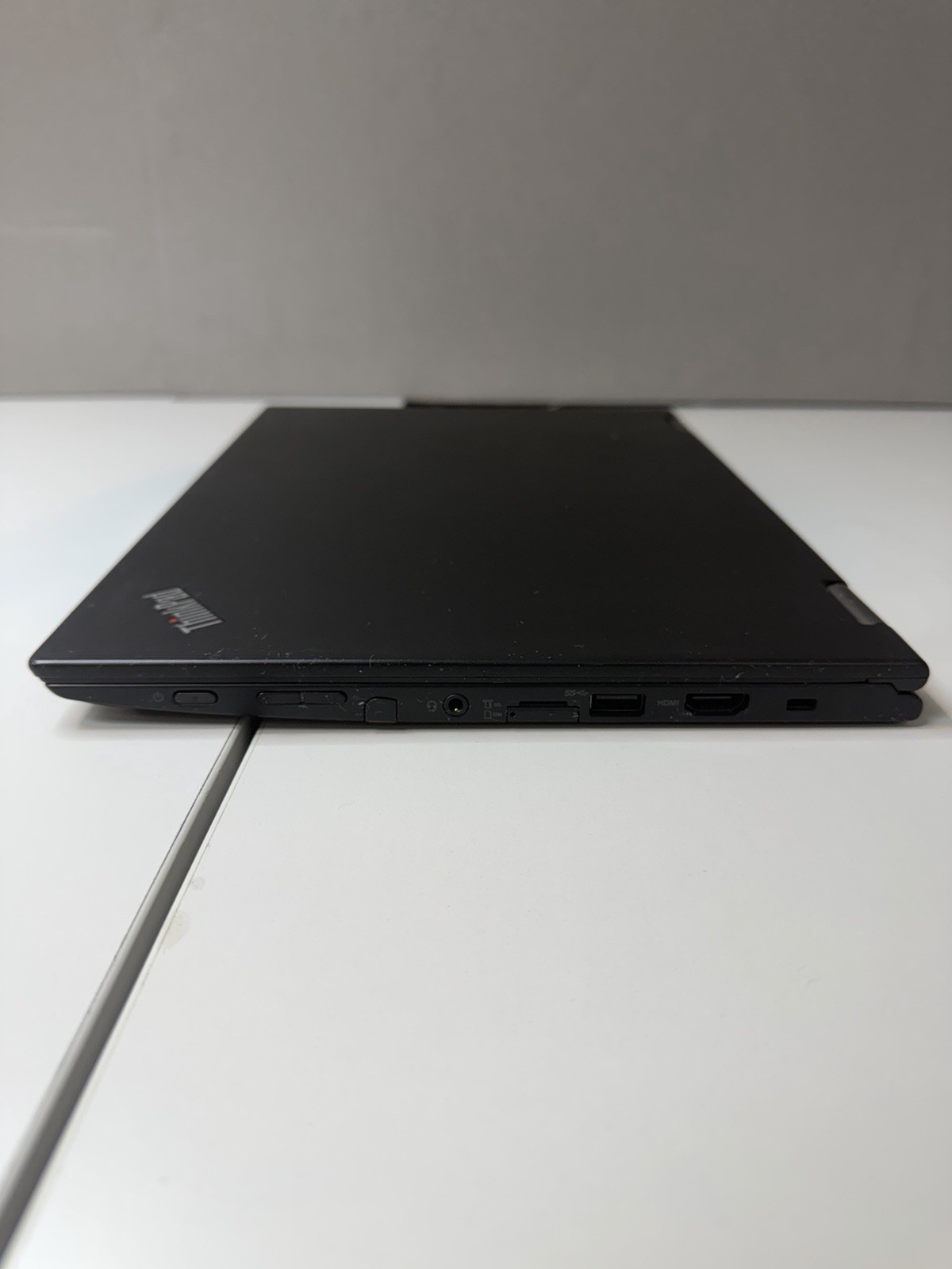 Lenovo ThinkPad Yoga 260 12.5” Touch Laptop i3-6100U 4GB RAM, 128GB SSD +Charger