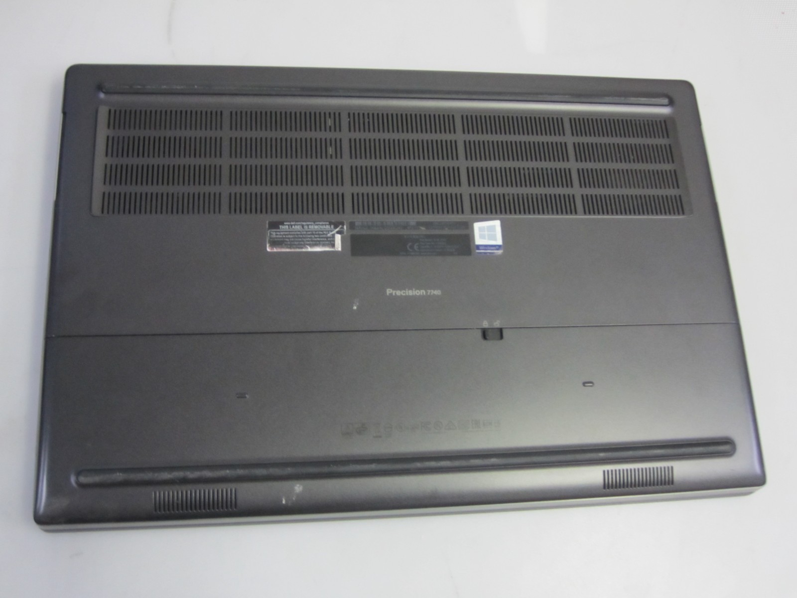 Dell Precision 7740 i7 9850H, 32GB, 2.60GHz 1 TB M2SSD UBUNTU LAPTOP READ