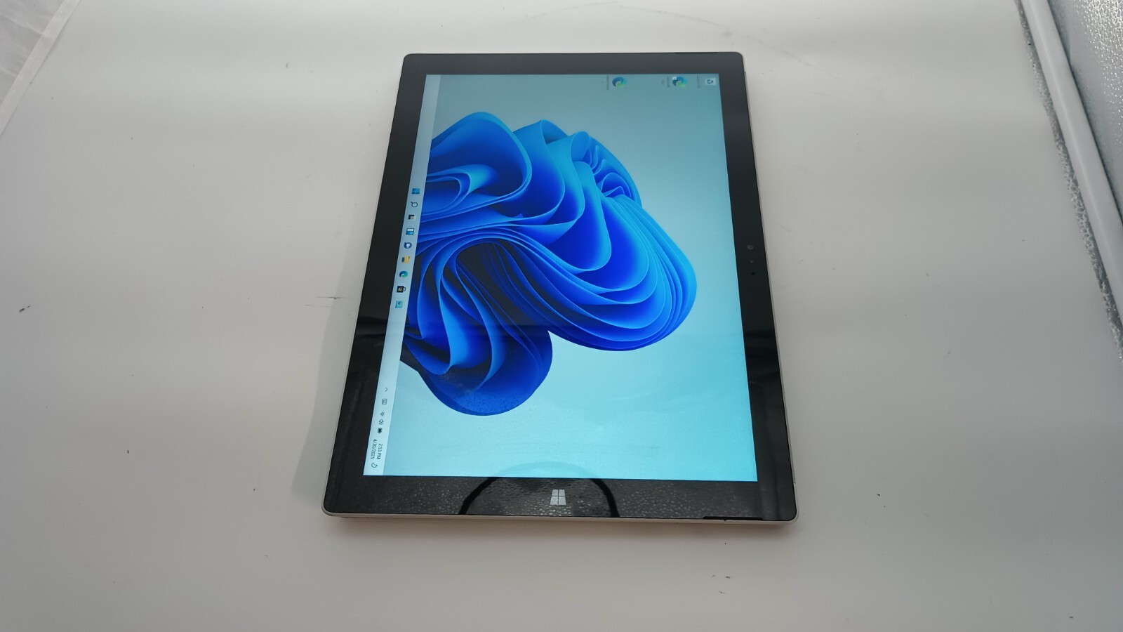 Surface Pro 3 (4301) w/charger.i5-4300U.4GB.128GB SSD.12″2K Touch.W11 Pro.Nice