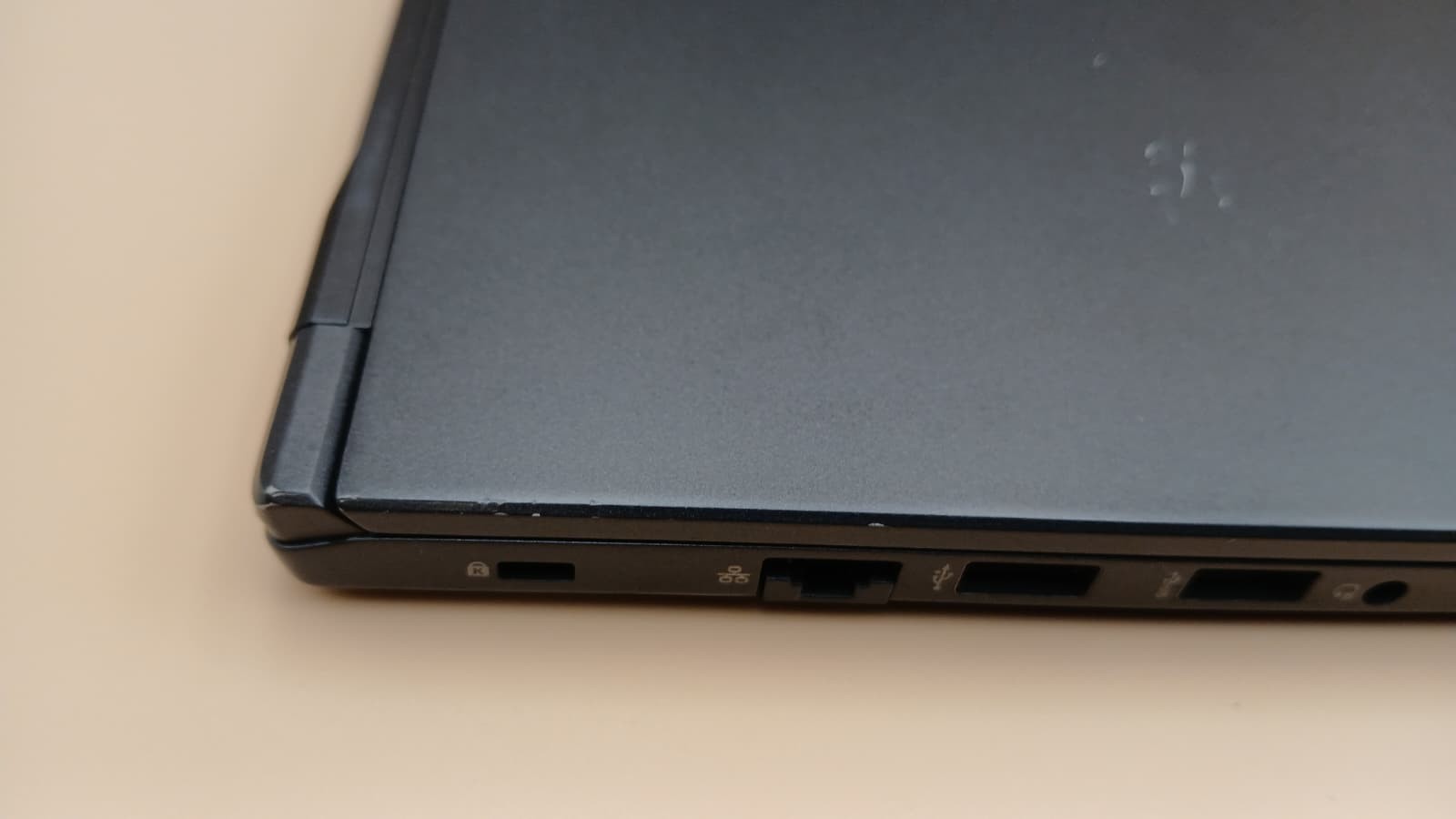 Carbon Systems Iridium 15 i7-10510U 16GB RAM 512GB SSD 15.6″ FHD Windows 11