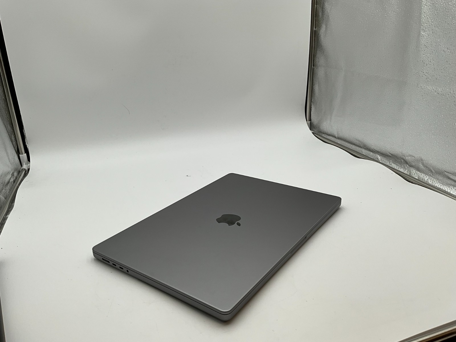 APPLE A2485 MacBook Pro 16″ M1 pro 16GB 512GB SONOMA 2021 FHGWLW4C6Y