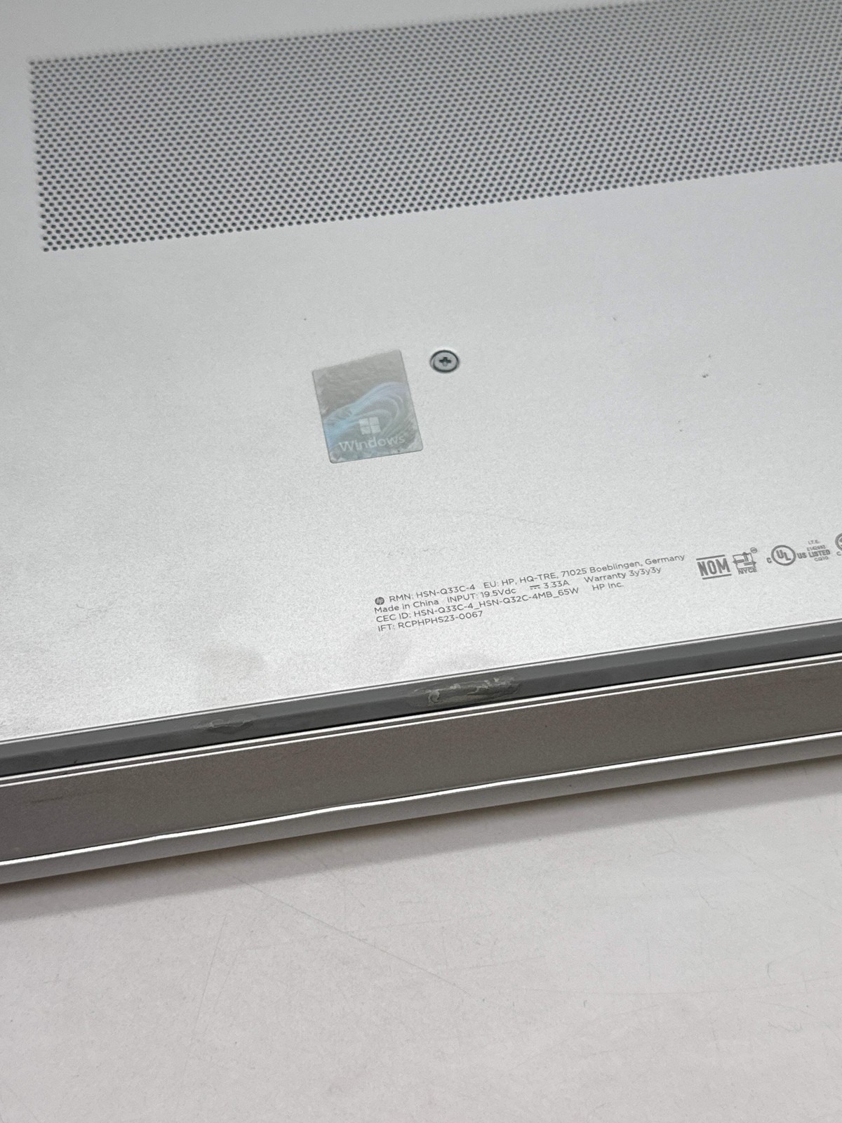 HP EliteBook 640 G10 14.0″ Touch Core i5-1335U 256GB SSD 8GB RAM- Screen Marks