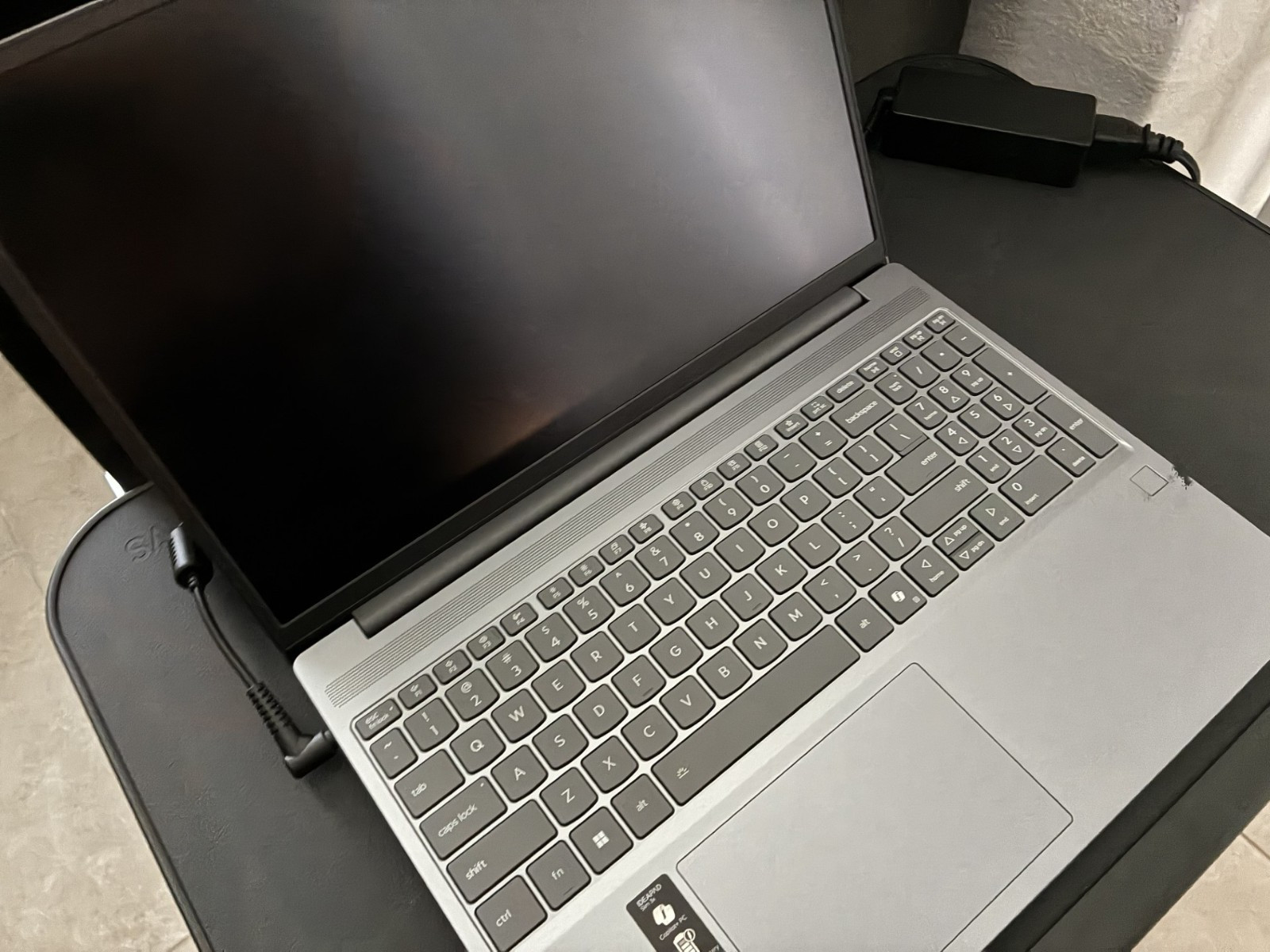 Lenovo IdeaPad Slim 3x 15Q8X10 15.3″ Snapdragon X 8-Core 16GB RAM 512GB Wi-Fi 7
