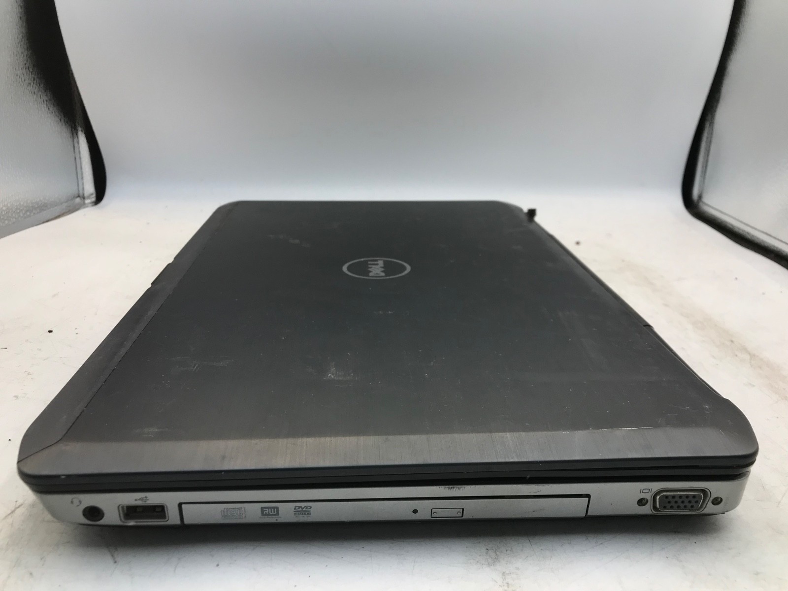Dell latitude E5530 Intel i3-3120M 2.5GHz 4GB RAM 15″ Laptop-BOOTS/BAD HINGE-MZ