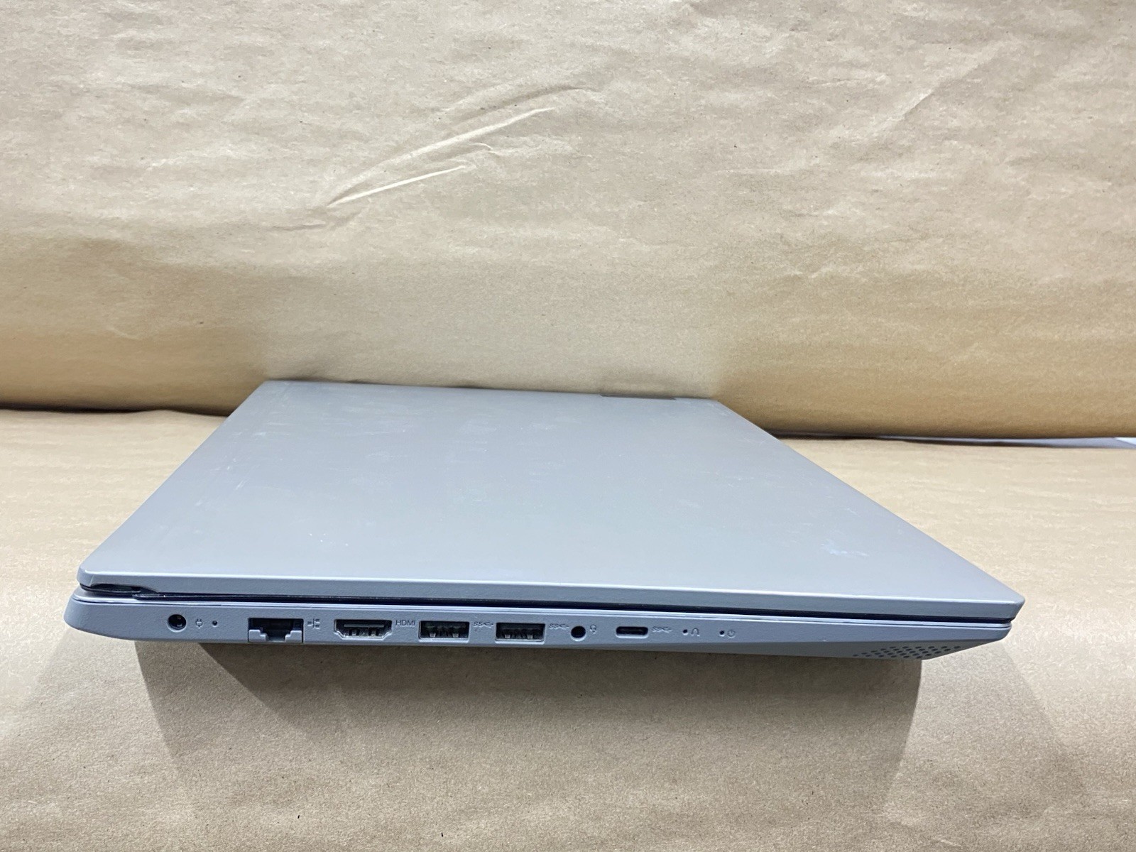 Lenovo 81LG – 15.5″ HD – CPU 5405U – 4GB – 256GB SSD – Win 11 Pro – READ