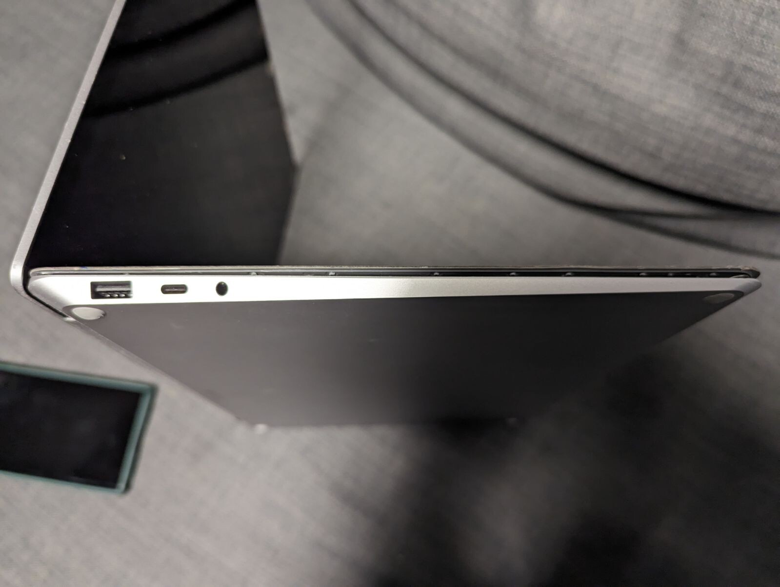 Microsoft Surface Laptop 4 13.5” Touch AMD Ryzen 5 8GB 256GB Platinum 1958 PC