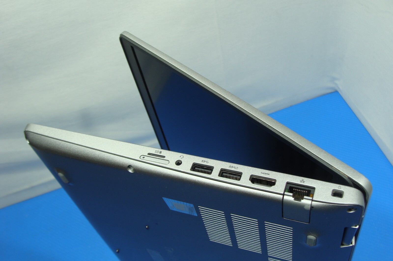 Dell Precision 3551 15.6″FHD i7-10850H NVIDIA P620 2.7GHz 12GB 256GB +Charger