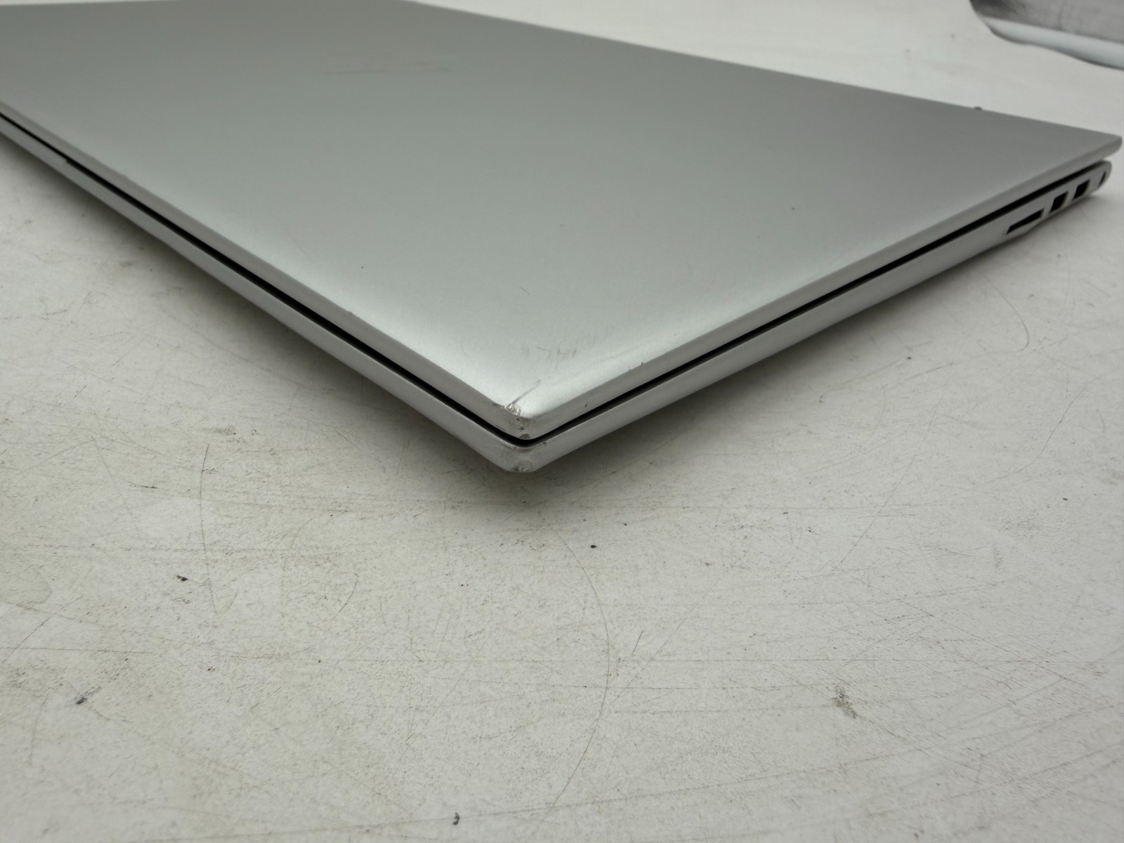 HP Envy Laptop 17m-ch1013dx 17.3″ 512 GB SSD 12 GB RAM i7-1195G7 Windows 10 Home