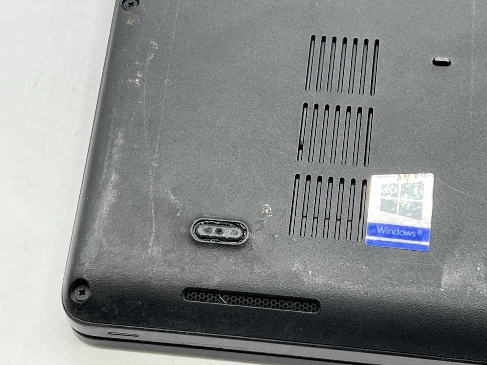 Dell Latitude 5500, i5-8265U, @ 1.60GHz, 8GB RAM, 256GB NVMe, No OS , w/Charger