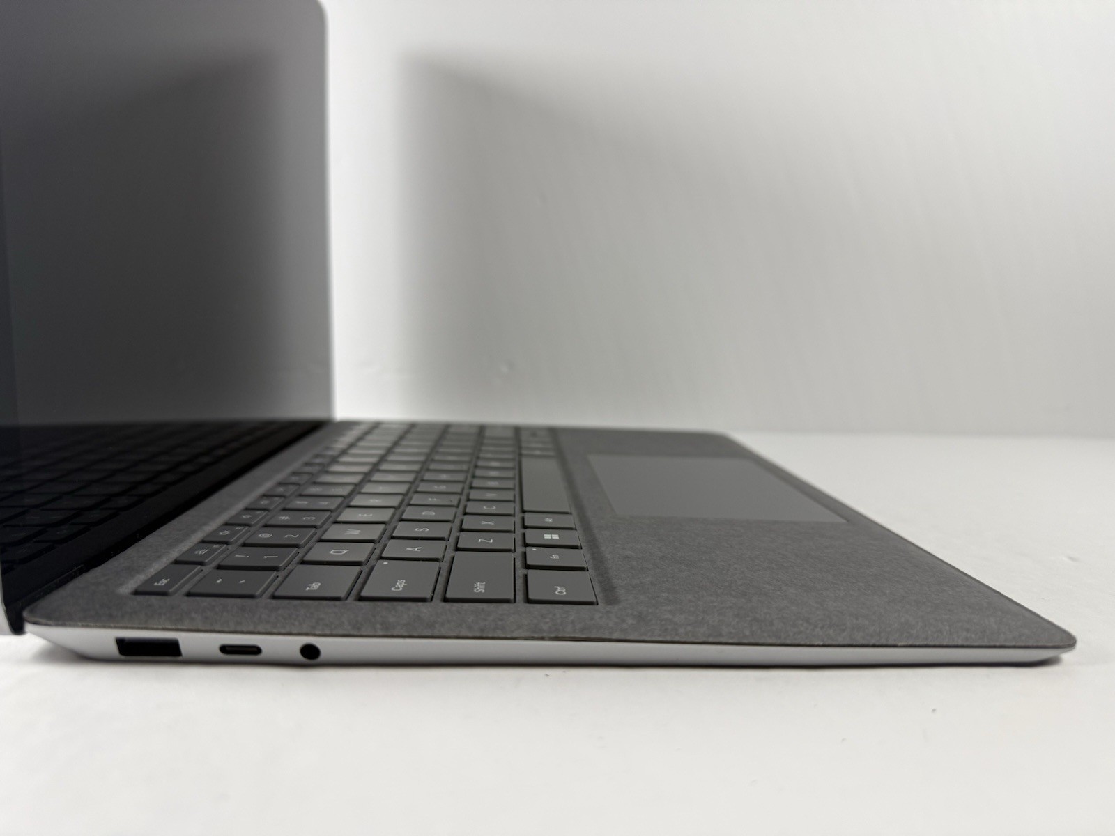 Microsoft Surface Laptop 5 13.5” 1950 Intel Core i7-1265U 16GB RAM 512GB NVME
