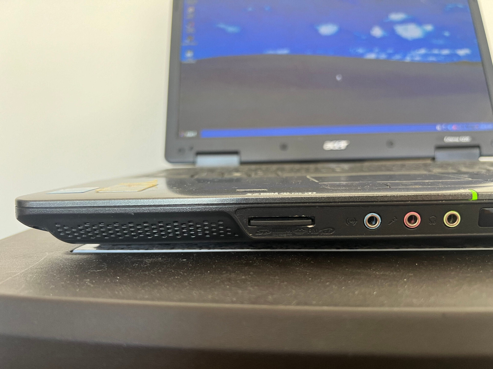 FAST Acer Win XP Laptop – Extensa 5220 15.4″ + 120GB HD + 2GB RAM–FULLY WORKING