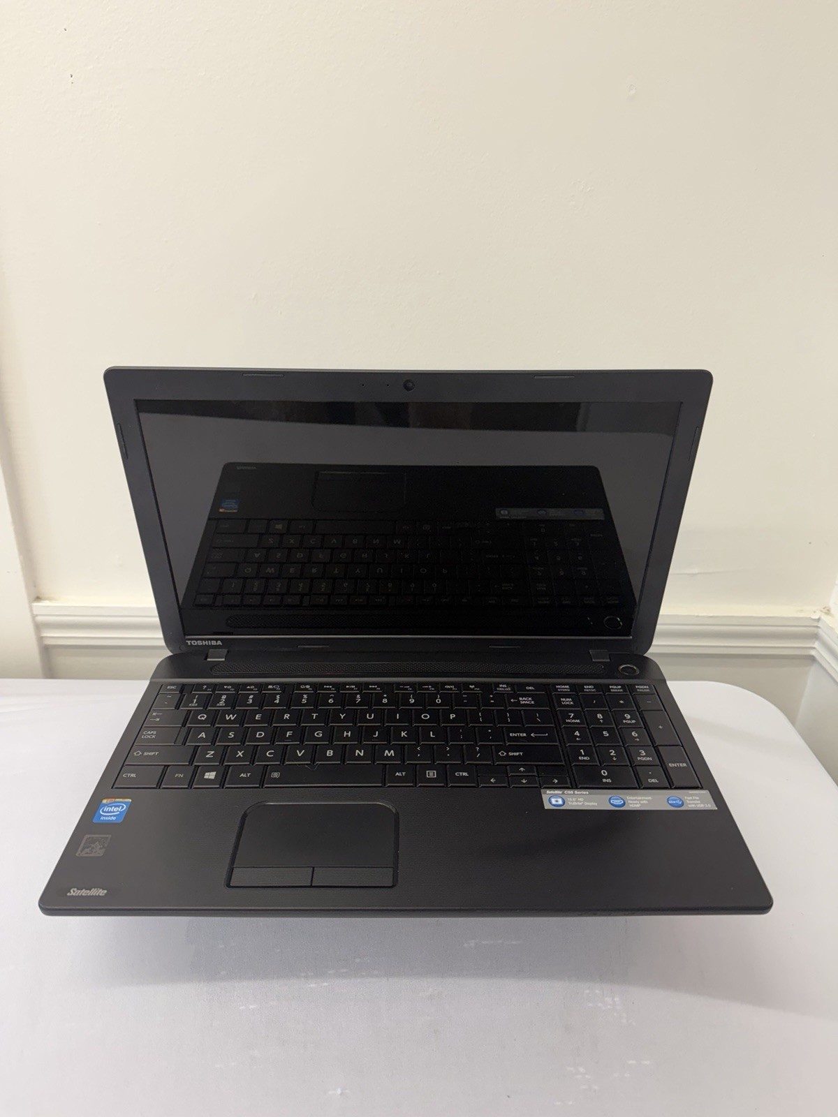 Toshiba Satellite C55-A5190 Laptop – Intel – RAM 4GB – Read Desc