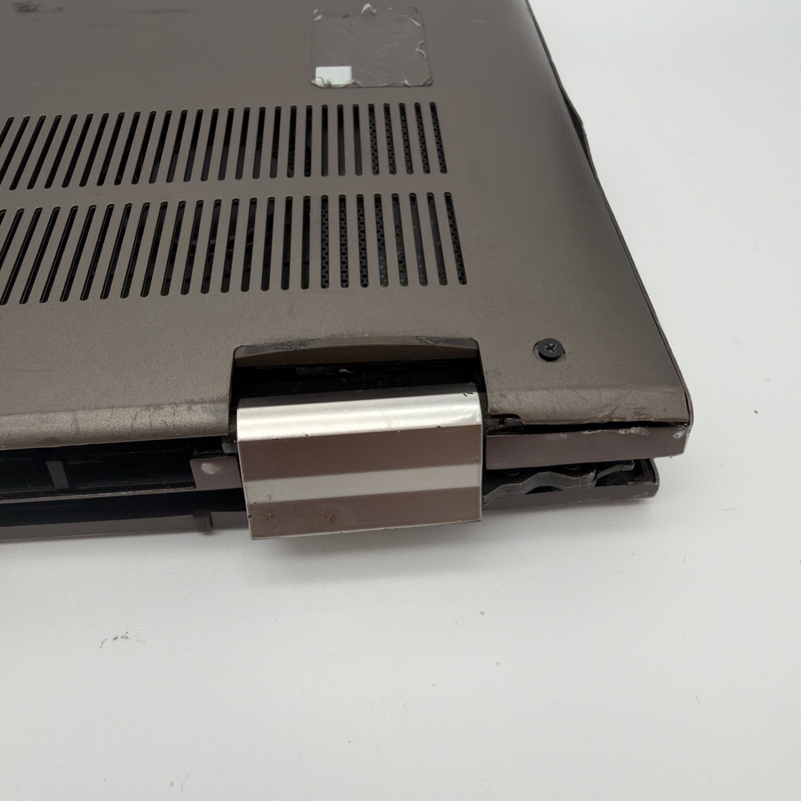 Broken Dell Inspiron 7405 2 in 1 P126G 14″ Ryzen 5 4500U 8GB RAM NO SSD Read L61
