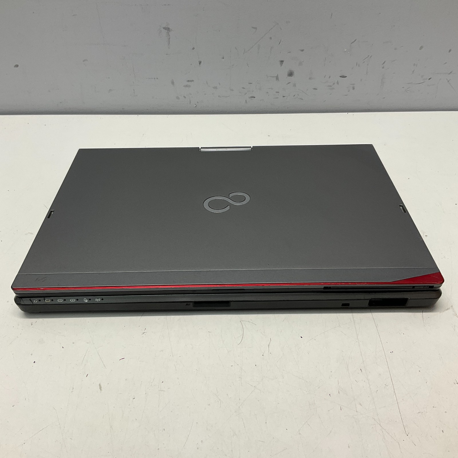 Fujitsu Lifebook T726 2-in-1 12.5″ Intel Core i5-6200U 2.3GHz 8GB RAM 128GB READ