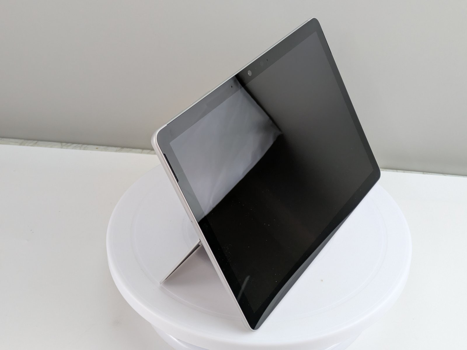 Microsoft Surface Go 2 10.5″ m3-8100Y 8GB RAM 256GB SSD Windows 11 Pro BAD BATT