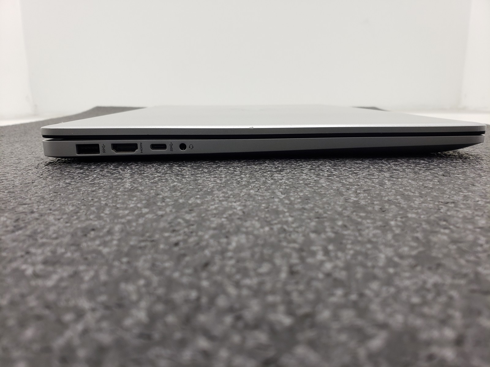 HP 17-cp2124od Ryzen 3 7320U 8GB RAM 256GB SSD 17.3″ Windows 11 Pro Laptop PC.