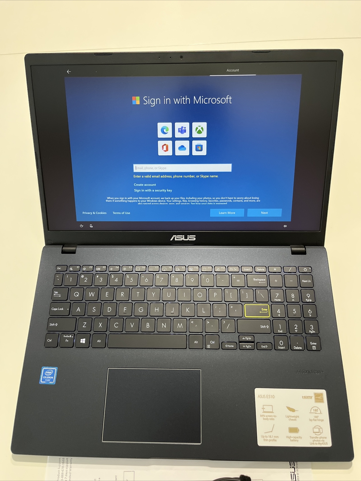Asus L510M 15.6” (64 GB Integrated eMMC, Intel Celeron N4020, 2.8 GHz, 4GB RAM.