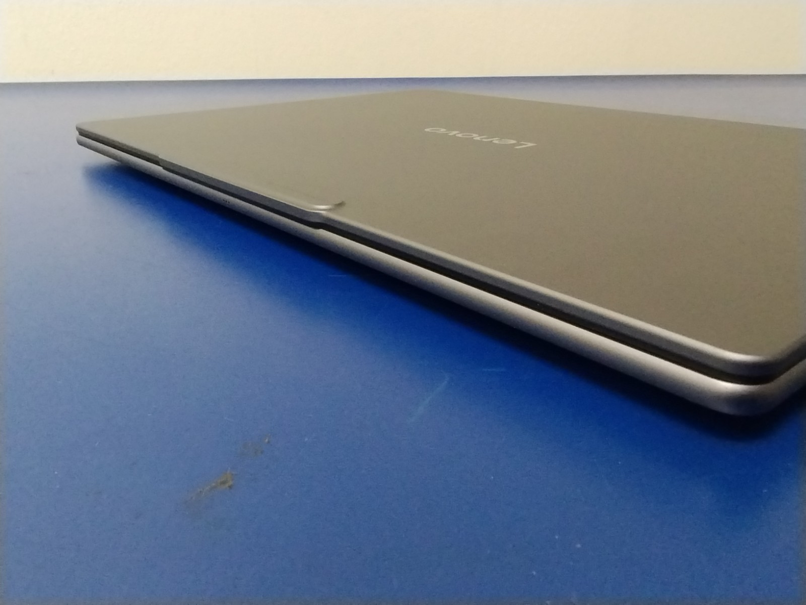 Lenovo Slim 7 14ILL10, Intel Core Ultra 7 258V, 2.20 GHz, 32 GB RAM, 1 TB NVMe