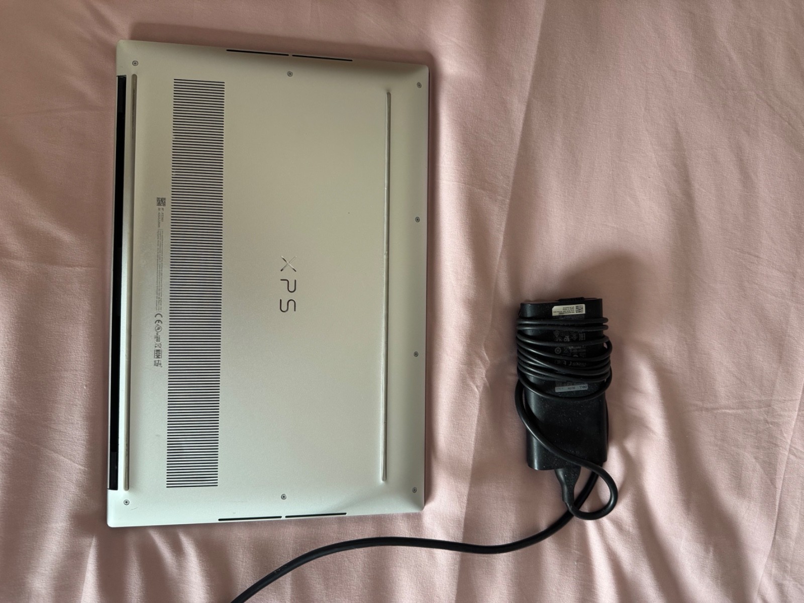 Dell XPS 15 9500 15.6” (256GB SSD, Intel Core i5 10th Gen., 2.5–4.5 GHz 16GB RAM