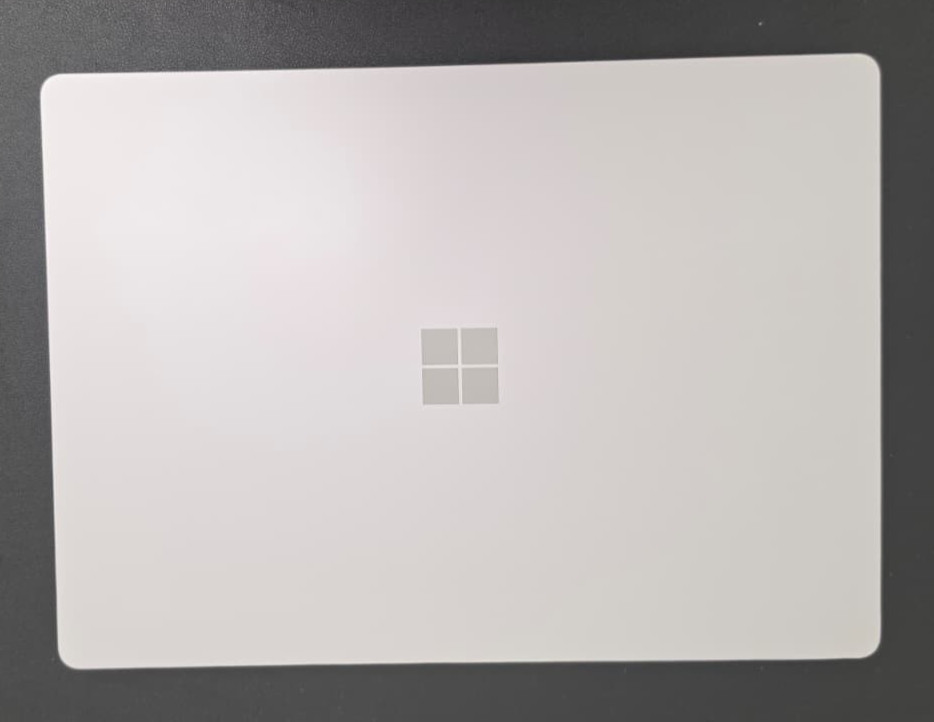 Microsoft Surface Laptop 4 13.5″ Ryzen 5-4680U 16GB Ram 256GB SSD Win 11 Pro