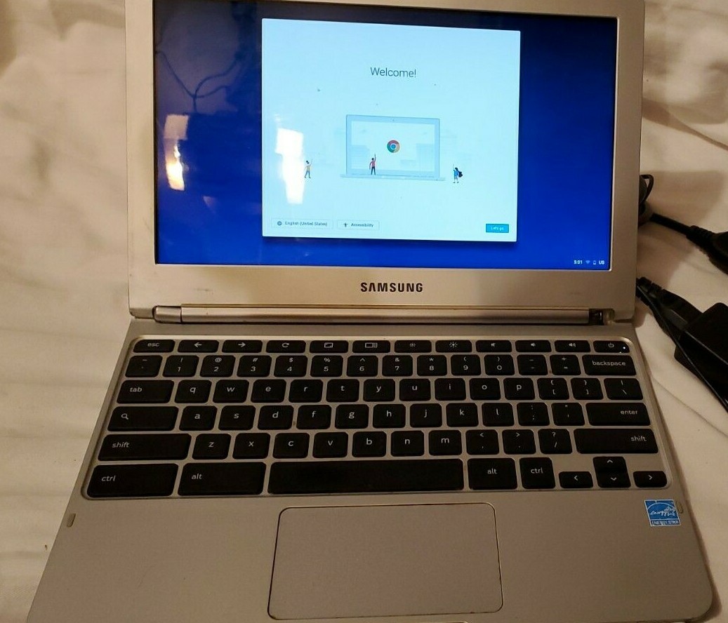 Samsung Chromebook XE303C12 11.6in 16GB, 5 Dual-Core Laptop Used Poor cond