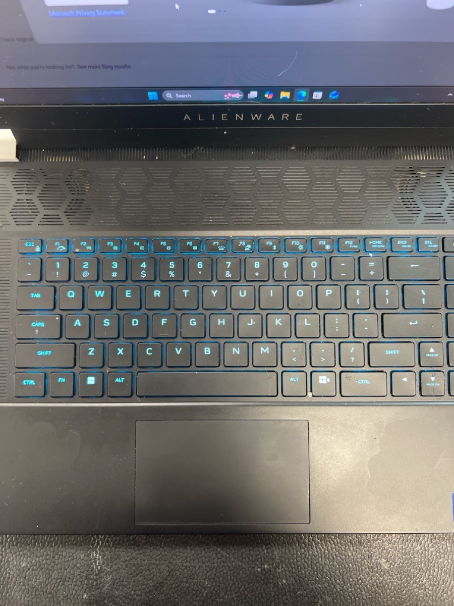 Alienware x16 R2 Gaming Laptop – Intel Ultra 9, 32GB, 2TB, RTX 4070 (PD7016131)