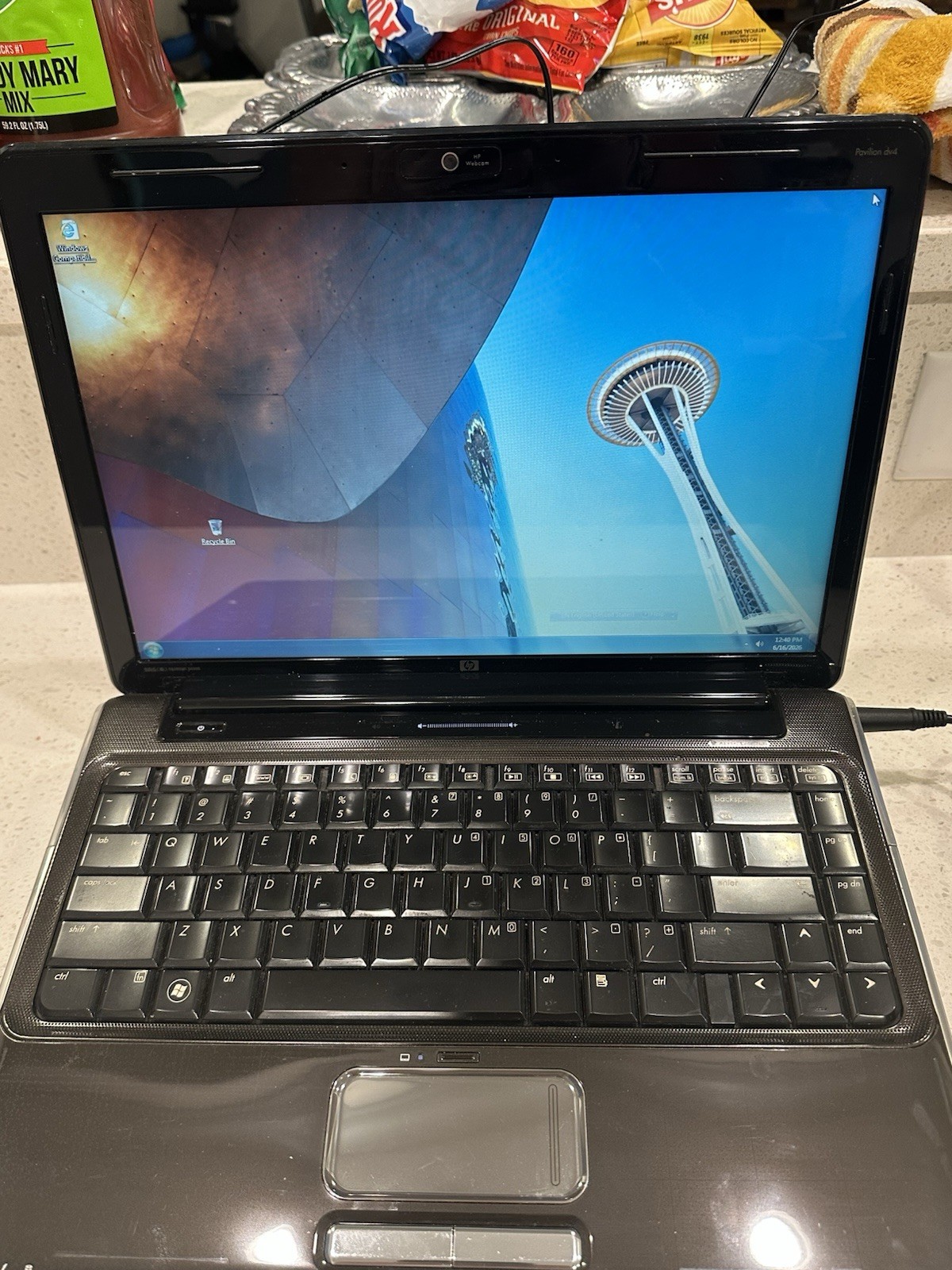HP Pavilion dv4 Laptop Intel Core i3 14” Windows 7 Working w/ Charger